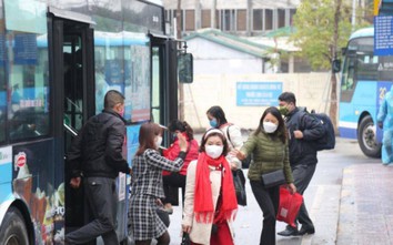 Cận cảnh xe buýt Hà Nội ngày đầu hoạt động 100% công suất