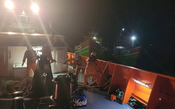 Trong đêm điều tàu SAR 412 ứng cứu 2 tàu gặp nạn trên vùng biển ở Quảng Nam