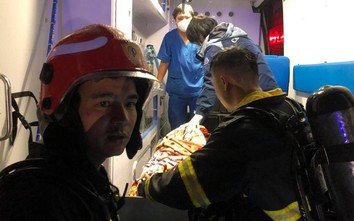 Hà Nội: Cảnh sát PCCC kịp thời cứu 3 người mắc kẹt trong đám cháy