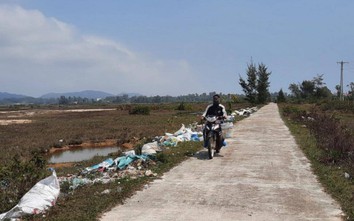 Quảng Ninh: Rác thải bủa vây trên đường vào xã đảo "đẹp nên thơ"