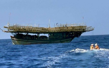 Khẩn cấp cứu nạn ngư dân Quảng Nam bị gãy cổ trên biển