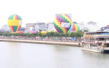 Người dân Đà Nẵng thích thú khinh khí cầu mừng mở lại đường bay quốc tế