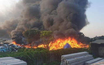 Đang cháy lớn tại kho, xưởng sản xuất vài nghìn m2 tại Hải Dương