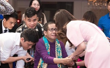 Đỗ Mỹ Linh nghẹn ngào khi người thầy catwalk Philippines đã mất đôi chân