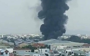 Đang cháy lớn tại cụm công nghiệp ở TP Quy Nhơn, uy hiếp khu dân cư