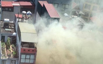 Cháy quán bún chả phố Nguyễn Hoàng, nhiều người hốt hoảng tháo chạy