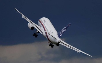Hàng không Nga có thể phải ngừng sử dụng máy bay nội địa Sukhoi Superjet