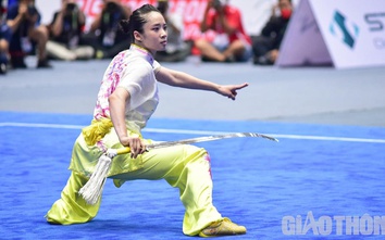 Bài kiếm thuật "đẹp như tranh" của hotgirl wushu Thúy Vi giành HCV