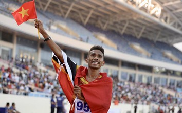 Hình ảnh cực hiếm thấy, VĐV Timor Leste cầm cờ Việt Nam ăn mừng