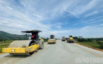 Dọc tuyến cao tốc Bắc - Nam: "Canh trời", dàn trận thi công