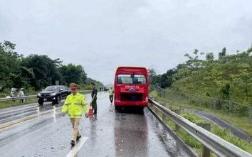 TNGT xe khách ở cao tốc Nội Bài-Lào Cai: 1 người tử vong, 6 người bị thương