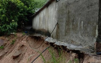 Khẩn cấp sơ tán gần 100 hộ dân ở huyện miền núi Thanh Hoá đề phòng sạt lở