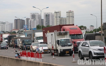 Sửa khe co giãn trên cầu Phú Mỹ, giao thông vẫn thông thoáng