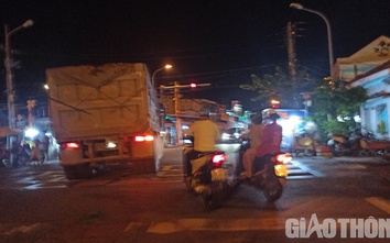 Cả đêm không có xe quá tải, CSGT Hàng Xanh vừa rút lại xuất hiện?
