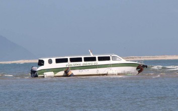Khởi tố hình sự vụ lật ca nô tại biển Cửa Đại khiến 17 người chết