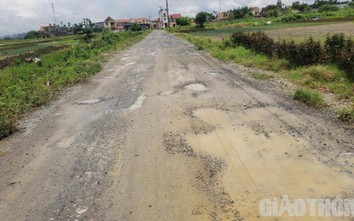 Hải Phòng: Dân đóng tiền sửa chữa, tuyến đường liên thôn vẫn đầy hố sâu