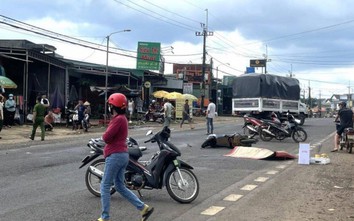 Người phụ nữ trên xe máy ngã văng xuống đường tử vong sau va chạm mạnh