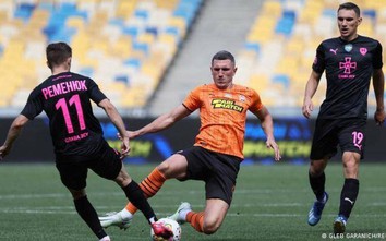Vừa đá bóng vừa tránh “đạn lạc”, trận đấu ở giải Ukraine kéo dài hơn 4 giờ