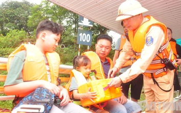 Yên Bái: Đảm bảo an toàn vận tải khách ngày nghỉ lễ trên hồ Thác Bà