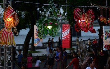 Đèn lồng truyền thống “khoe dáng, đọ sắc” trước thềm Tết Trung thu ở Huế