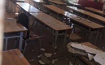 Hà Nội: Hai nữ sinh bị thương vì vữa trần phòng học rơi vào người