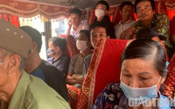 Xe khách Phú Thọ - Hà Nội vượt tuyến gom khách, chở quá số người quy định