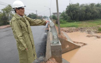 Khắc phục sạt lở, rà từng vị trí hư hỏng đảm bảo giao thông qua Bình Định