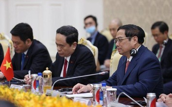 Hai thủ tướng Việt Nam - Campuchia hội đàm, chứng kiến ký kết 11 văn kiện