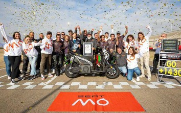 Xe máy điện E-Scooter Mo 125 lập kỷ lục thế giới, chạy liên tục 24 giờ