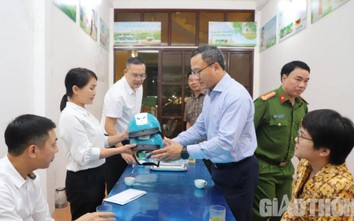 Ủy ban ATGT Quốc gia thăm gia đình nạn nhân TNGT và tặng MBH tại Hà Giang