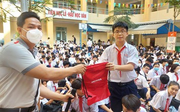 HEAD Sơn Minh tuyên truyền ATGT cho hơn 1.000 học sinh trường THCS Văn Thân