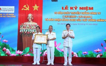 Công ty CP Vận tải bộ Tân Cảng đón nhận Bằng khen của Thủ tướng Chính phủ