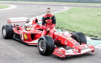 Xe đua Ferrari F2003 của Michael Schumacher được bán đấu giá
