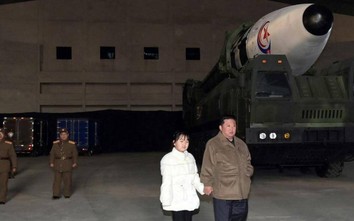Tại sao ông Kim Jong-un dẫn con gái thị sát vụ phóng thử tên lửa?