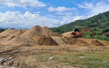 Khánh Hòa: Liên tiếp phát hiện khai thác cát trái phép, tang vật bị tẩu tán