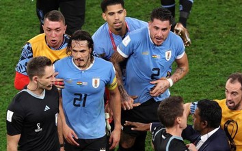 Trọng tài khiến Uruguay mất vé vào vòng 1/8 World Cup bị "trừng phạt"