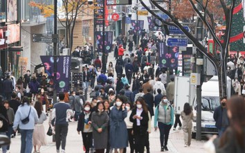 Điều chưa từng có trên con phố nhộn nhịp nhất Seoul trong Giáng sinh 2022