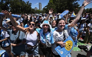 CĐV Argentina ăn mừng ngây ngất, khóc nghẹn vì chức vô địch World Cup