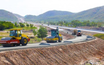 Cao tốc Vĩnh Hảo - Phan Thiết nhộn nhịp thi công xuyên Tết 2023