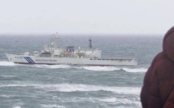 Tàu chở hàng bị lật ở Nhật, chưa rõ số phận của 18 thuỷ thủ