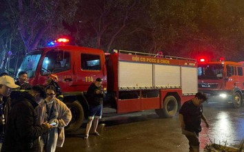 Cháy chung cư Linh Đàm, cảnh sát hướng dẫn hàng trăm người thoát nạn