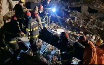 Đội cứu hộ Việt Nam tìm được 2 nạn nhân động đất dưới hàng trăm tấn bê tông