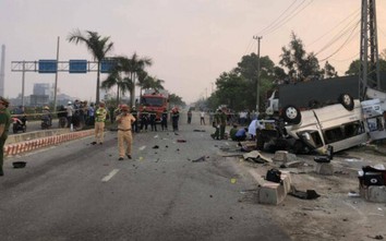 Video TNGT 14/2: Tai nạn giữa xe khách và xe đầu kéo làm 8 người tử vong
