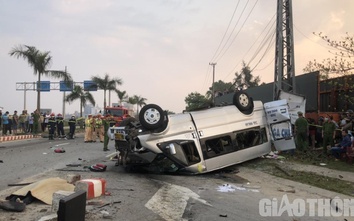 Ô tô khách lật nhiều vòng sau khi tông xe tải, 8 người tử vong ở Quảng Nam