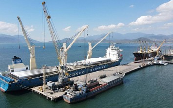 Tạo "đòn bẩy" phát triển dịch vụ logistics tại cảng Cam Ranh