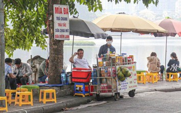 Hơn nửa tháng ra quân rầm rộ, vỉa hè Hà Nội vẫn bị hàng quán "bủa vây"