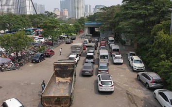 Video: Người dân phấn khởi khi hai trung tâm đăng kiểm Hà Nội mở cửa lại