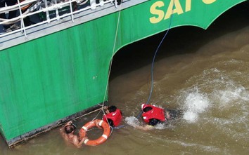Diễn tập giải cứu tàu 350 chỗ mắc cạn trên sông Hậu