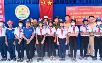 CSGT Bạc Liêu đưa Luật Giao thông đến với học sinh đồng bào dân tộc Khmer