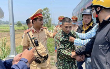 CSGT Phú Yên đón lõng, bắt gọn kẻ cướp giật đang trốn trên xe khách